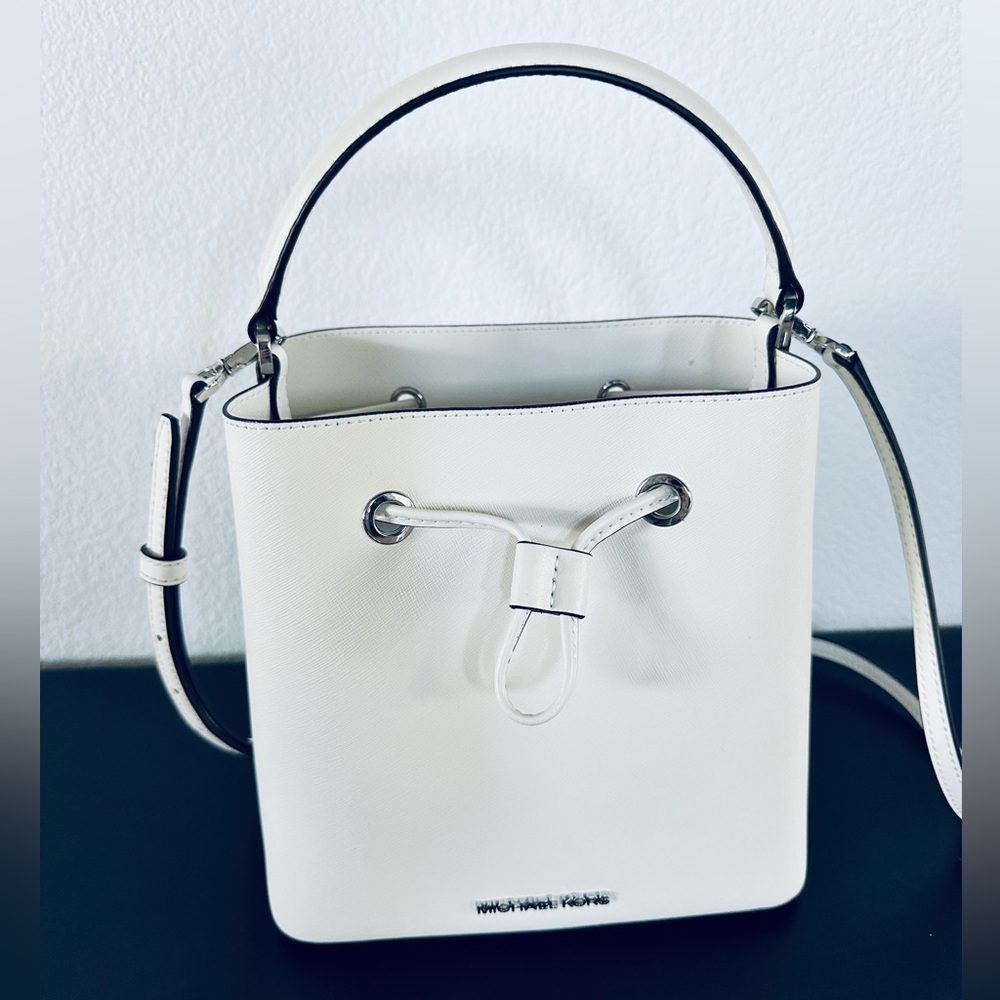 Michael Kors Pebbled Leather Mercer Bucket Bag